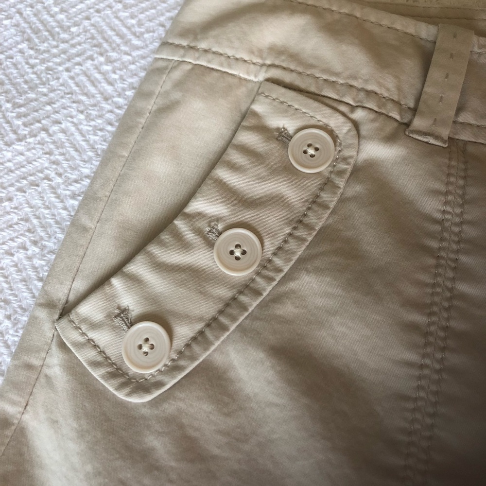 ANN TAYLOR LOFT cropped stretch pants. Made of cotton/stretch for comfort